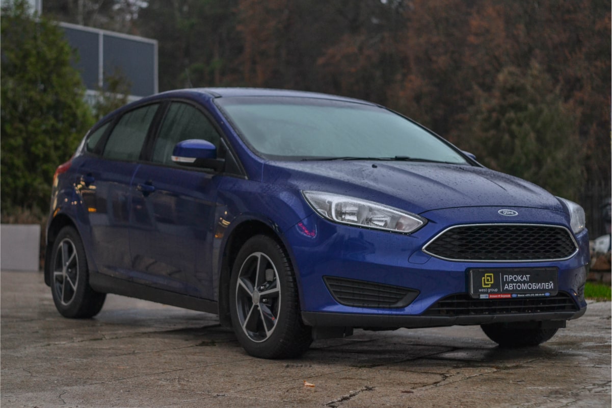 Прокат Ford Focus III MT Trend Hatch Blue в Симферополе на сутки – аренда  авто без водителя, цена